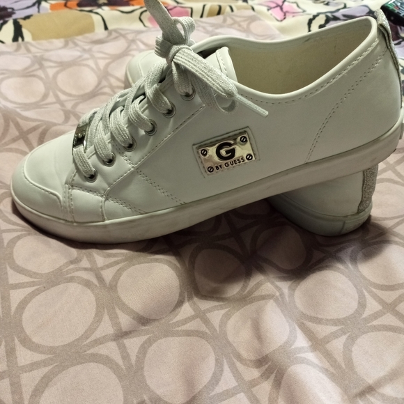 BY GUESS - Picture 2 of 4